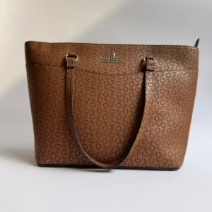GUESS TOTE MONOGRAM CAMEL BROW