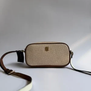 TOMMY HILFIGER LOGO CROSSBODY  BEIGE/BROW
